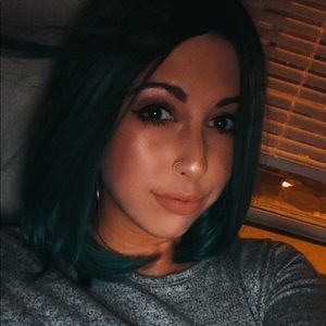 Meet your Posher, Liz